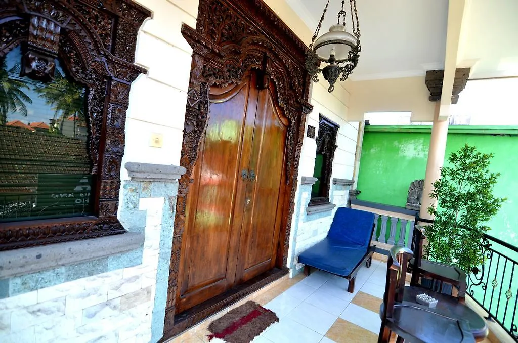 Lori Beach Inn Seminyak  Guest house